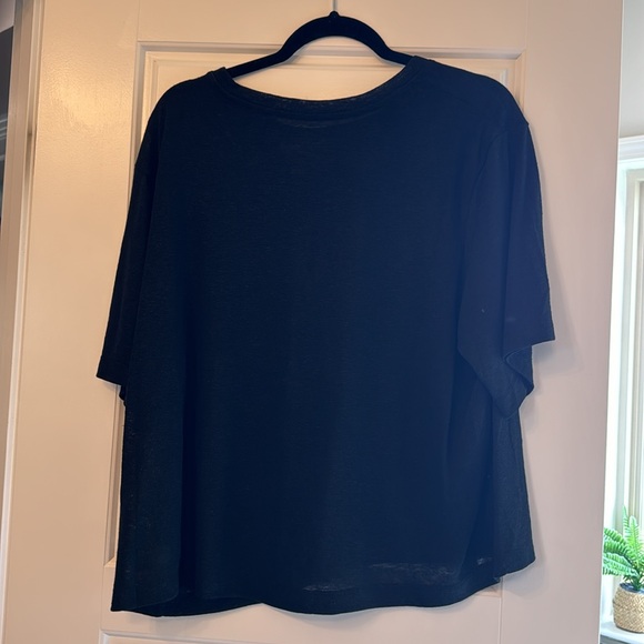 Universal threads black top - Picture 2 of 3